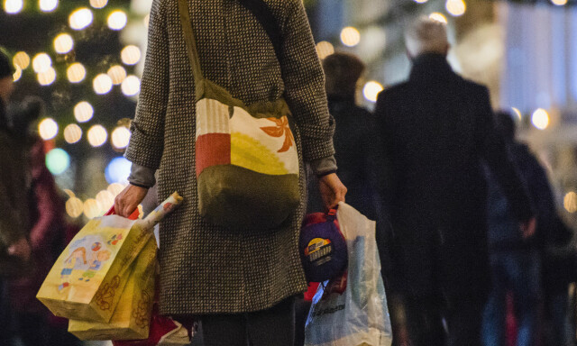 Vi kan ikke finne oss i at folk må ta opp lån for å henge med i julehandelen